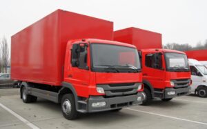 Nakliyeciler Garajları Siteleri: Türkiye’de Lojistiğin Kalbi
Günümüz lojistik sektöründe, taşımacılık firmalarının ve nakliyecilerin verimli çalışabilmesi için belirli alanlarda organize olması kritik bir öneme sahiptir. Bu alanlardan biri de nakliyeciler garajı siteleridir. Türkiye’nin birçok şehrinde bulunan bu siteler, sadece araçların park ve bakım ihtiyacını karşılamakla kalmaz, aynı zamanda lojistik ağının verimli işleyişini destekler.
Nakliyeciler Garajı Siteleri Nedir?
Nakliyeciler garajı siteleri, genellikle şehir merkezine yakın ancak trafiğin yoğun olduğu ana yolların kenarında konumlanan, lojistik araçlara özel park, bakım ve depolama alanlarıdır. <yoastmark class=